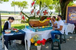 Composizioni floreali per la festa delle rose a Vila Franca do Lima a Viana do Castelo, Portogallo - © LuisCostinhaa / Shutterstock.com