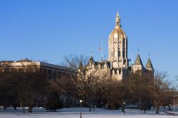 Il Connecticut State Capitol di Hartford, USA. Si trova a nord di Capitol Avenue e a sud del Bushnell Park.
