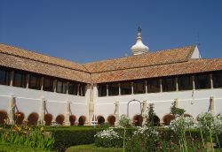 Il grande convento di San Francesco ad Alenquer in Portogallo - © CC BY 2.0 via Wikimedia Commons.