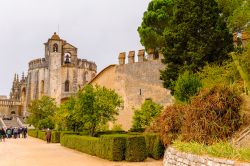Il convento di Tomar è uno dei monumenti storici ed artistici più importanti del Portogallo e fa parte dei patrimoni dell'umanità dell'UNESCO dal 1983 - © Anton_Ivanov ...