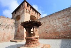 Coorte interna dello storico castello di Soncino - © mary416 / Shutterstock.com