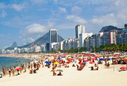 Copacabana è una delle grandi spiagge di Rio de Janeiro