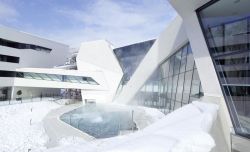 Le terme del resort Warmbad a Villach, Austria, in inverno con la neve ©Thermen Resort Warmbad