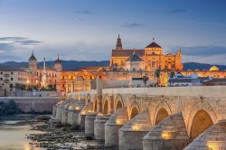 Il Ponte romano di Cordova in Andalusia al tramonto