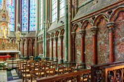 Il coro della cattedrale di Amiens, Piccardia, Francia. Come a Notre-Dame di Parigi o nella cattedrale di Chartres, il coro di Amiens si presenta con un'estensione di quattro campate. Lungo ...