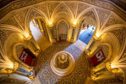Corridoio e dettaglio dell'interno del Palazzo Monserrate a Sintra, in Portogallo - © vichie81 / Shutterstock.com