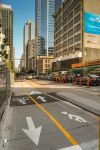 Corsie separate per pedoni e ciclisti in una strada del centro di Seattle, Washington (USA) - © Ceri Breeze / Shutterstock.com