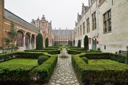 Cortile interno del Palazzo di Margherita d'Austria a Mechelen, Belgio - © 163586252 / Shutterstock.com
