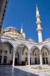 Cortile interno di una moschea di Ashgabat, capitale del Turkmenistan.
