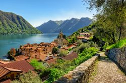 Il borgo di Colonno in Lombardia e il percorso Greenway del Lago, il sentiero di 10 km che costeggia il Lago di Como