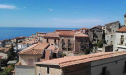 Fuscaldo, la vista del borgo e del Mare Tirreno dove si tova la sua Marina