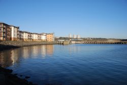 Un tratto della costa di Kirkcaldy, Scozia, UK. La città è caratterizzata da un lungomare fra i più estesi d'Europa.
