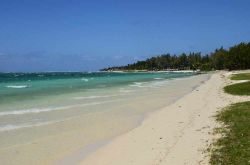 Costa a Belle Mare, Mauritius - La distesa di sabbia immacolata di Belle Mare che si allunga dolcemente sino a Grand Port © Pack-Shot / Shutterstock.com