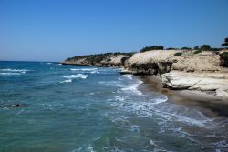 La costa rocciosa e frastagliata di Kos, isola del Dodecaneso (Grecia) - © stocker1970 / Shutterstock.com