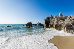 Costa selvaggia a Sud-ovest di Tropea in Calabria, direzione di Capo Vaticano