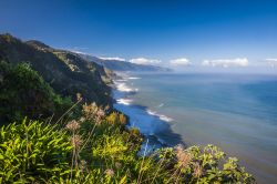 La costa settentrionale dell'isola di Madeira (Portogallo) - Un incontro così unico quello che accade in questa immagine tra l'oceano atlantico e il cielo dell'isola, da ricordare ...