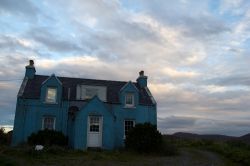 Cottage sull'isola di Lewis and Harris, Scozia - Una delle caratteristiche abitazioni rurali di quest'isola scozzese © corlaffra / Shutterstock.com
