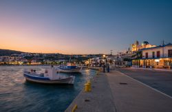 Crepuscolo sull'isola di Lipsi, Grecia: è perfetta per chi ama i piccoli e romantici avamposti.



