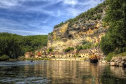 Crociera sul fiume Dordogne a La Roque Gageac in Aquitania, Francia del sud