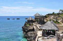 Crystal Cove Island è un'isoletta che si trova a poca distanza da Boracay (Filippine), raggiungibile con un'escursione in barca in giornata.
