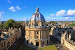 La cupola dell'All Souls College di Oxford, Inghilterra (UK), dalla cima della torre della chiesa di Santa Maria.

