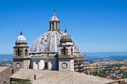 Cupola della cattedrale di Santa Margherita a Montefiascone, Lazio. Dopo l'incendio del 1670, la ricostruzione della chiesa avvenne su ordine del vescovo Albertoni Altieri: l'edificio ...