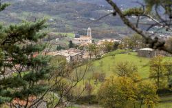 Il borgo di Cusano Mutri nel paesaggio del Matese, in Campania