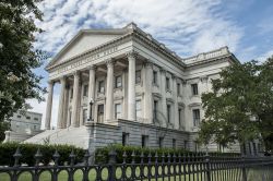 L'elegante edificio della Custom House si trova al numero 200 di East Bay Street nella città di Charleston, South Carolina - foto © Don Williamson / Shutterstock.com