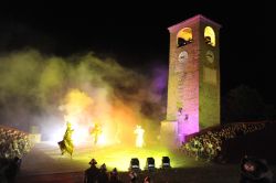 Un momento della partita a Dama Vivente, Comune di Castelvetro di Modena