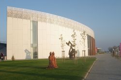 L'esterno del Danubiana Art Museum di Bratislava. L'architetto incaricato dela progettazione del complesso è lo slovacco Peter alman - foto © efirm / Shutterstock.com