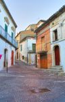 Daunia, nord della Puglia: una strada del centro di Bovino, provincia di Foggia