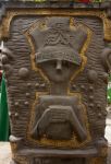 Decorazione scultorea in una stradina del villaggio di Aguas Calientes, Perù. Cittadina della Valle sacra degli Incas, è costituita da strade interamente pedonali - © RODRIGOBARRETO ...