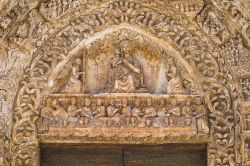 Decorazioni del portale d'ingresso della cattedrale di Altamura, Puglia. Realizzato nel trecento, il portale è un vero trionfo di motivi decorativi e scultorei con soggetti biblici.
 ...