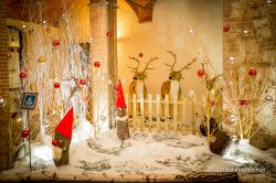 Decorazioni natalizie in esposizione al villaggio di Montepulciano, provincia di Siena.
