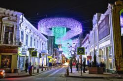 Decorazioni natalizie nel centro di Rostov-on-Don, Russia, by night.



