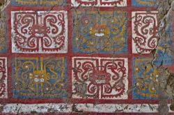 Decorazioni pittoriche a Huaca de la Luna, Trujillo, La Libertad (Perù) - © marktucan / Shutterstock.com