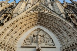 Decorazioni scultoree sulla facciata della basilica di Saint Epvre a Nancy, Francia: si tratta di una ricca chiesa neogotica costruita fra il 1865 e il 1871.
