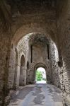 Dentro a Porta romana, il monumentale punto d'accesso al borgo di Nepi nel Lazio