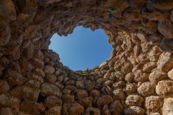 Dentro al Nuraghe Losa di Abbasanta in Sardegna