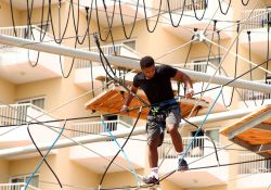 Dentro al parco tematico Katmandu a Magaluf, Isola di Maiorca - © tviolet / Shutterstock.com 