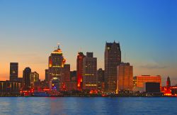 La città di Detroit al tramonto, la magica skyline della city - © Ivan Cholakov / Shutterstock.com