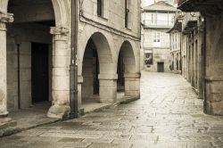 Dettaglio architettonico della città antica di Ribadavia, Spagna: il vecchio quartiere ebraico.

