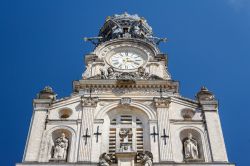 Dettaglio architettonico di una chiesa nel centro storico di Nantes, Francia.



