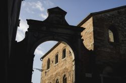 Dettaglio architettonico in piazza della Loggia a Udine, Friuli Venezia Giulia.

