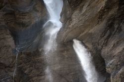 Dettaglio delle cascate Reichenbach nei pressi di Meiringen, Svizzera. In questa location sir Arthur Conan Doyle ambientò l'epico duello finale fra Sherlock Holmes e l'acerrimo ...