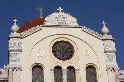 Dettaglio della chiesa di Agios Minas a Heraklion, Creta - Particolare del rosone e delle vetrate che decorano la facciata della cattedrale dedicata al patrono San Mina © Ana Martinez de ...