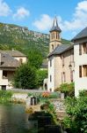 Dettaglio della città di Florac, Francia. Un grazioso scatto fotografico del centro abitato di Florac dove ancora oggi si trovano pittoresche stradine tortuose e case alte e snelle che ...