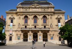 Dettaglio della facciata del teatro dei Celestini e relativa piazza a Lione, Francia. E' uno dei più antichi di Francia con i suoi oltre 200 anni anche se in realtà la sua ...
