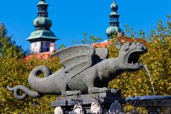 Dettaglio della fontana Lindworm, simbolo di Klagenfurt.  E' stata eretta nel XVI° secolo.
