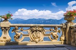 Dettaglio della terrazza nel parco di villa del Balbianello a Lenno, Lombardia. A rinnovare il giardino della villa fu l'ufficiale americano Butler Ames.



